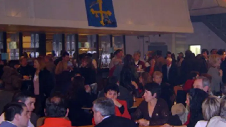  Un momento de la tradicional reuni&oacute;n anual de los socios del Centro Asturiano de Lieja (B&eacute;lgica).