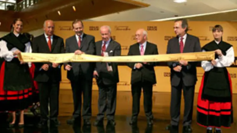 Momento del corte de la cinta inaugural de la Quincena de Galicia.