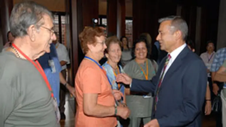 Un momento del encuentro de Paulino Rivero con los emigrantes canarios.