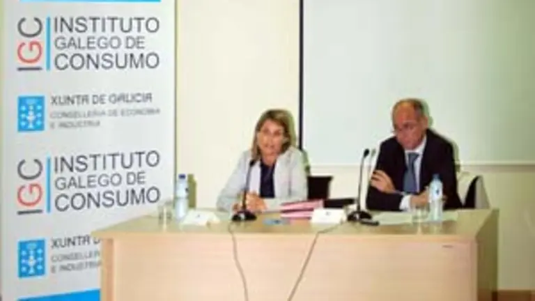  Santiago Camba y Nava Castro, tras la firma del acuerdo. 