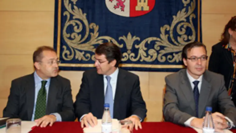  Alfonso Fernández Mañueco informa sobre la elaboración del anteproyecto de Ley de Inmigración.