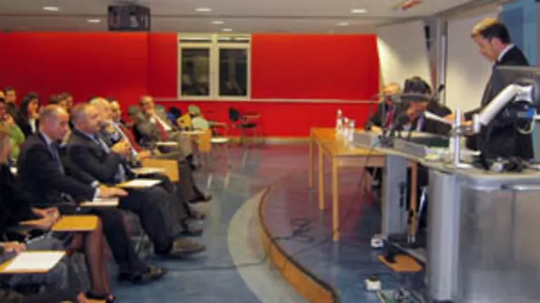  Feij&oacute;o, durante su intervenci&oacute;n en el Instituto Espa&ntilde;ol Vicente Ca&ntilde;ada Blanch de Londres.
