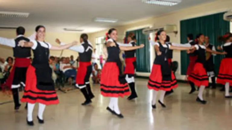  El cuerpo de baile de la sociedad actu&oacute; en los festejos por el 90&ordm; aniversario de la sociedad.