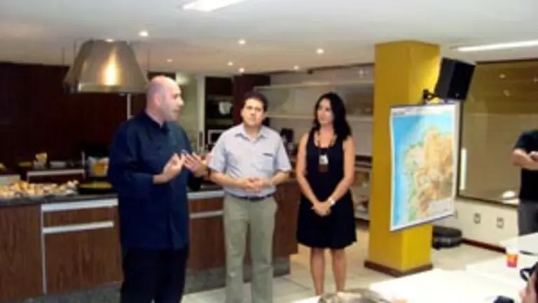  Alfredo Pereira, junto a Santiago Coelho, durante el cierre del curso.