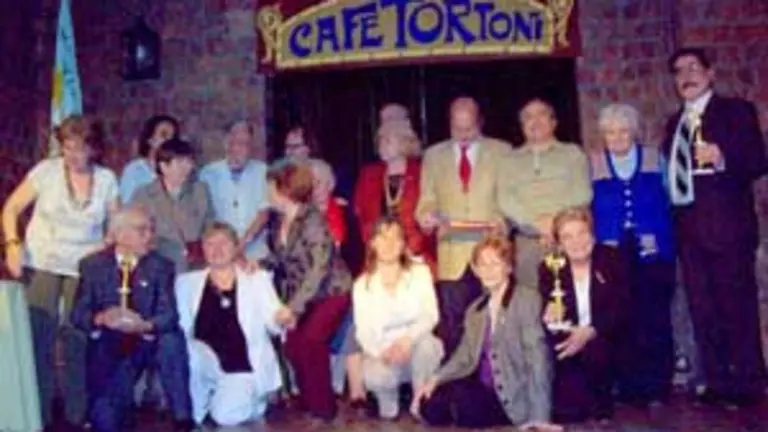  Foto de familia de todos los premiados.