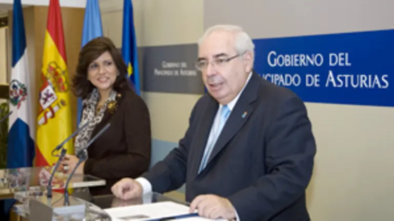  Margarita Cerde&ntilde;o y Vicente &Aacute;lvarez Areces atienden a los medios de comunicaci&oacute;n tras su encuentro.