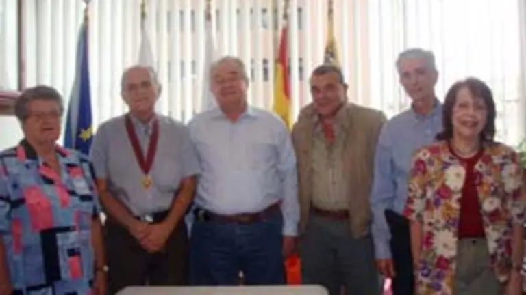 José Antonio Mesa Yánez \'El Curita\' -segundo por la izq.- recibió un reconocimiento. 