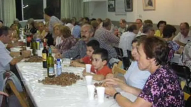 As casta&ntilde;as foron as protagonistas nunha nova edici&oacute;n do magosto en Cornell&aacute;.