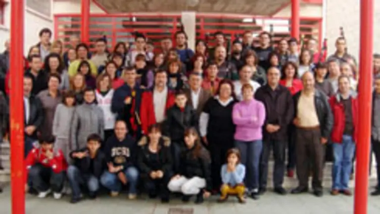  El presidente del Consejo de Comunidades Asturianas, junto a profesores y alumnos del curso.