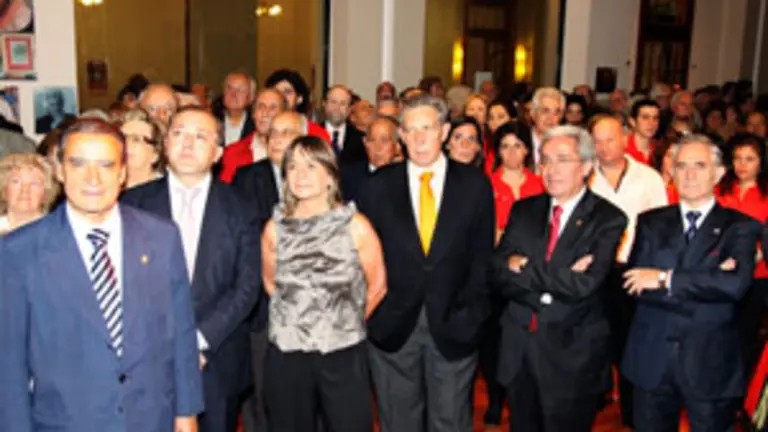  Las autoridades presentes en los actos de reinauguración de las instalaciones del Centro Burgalés.