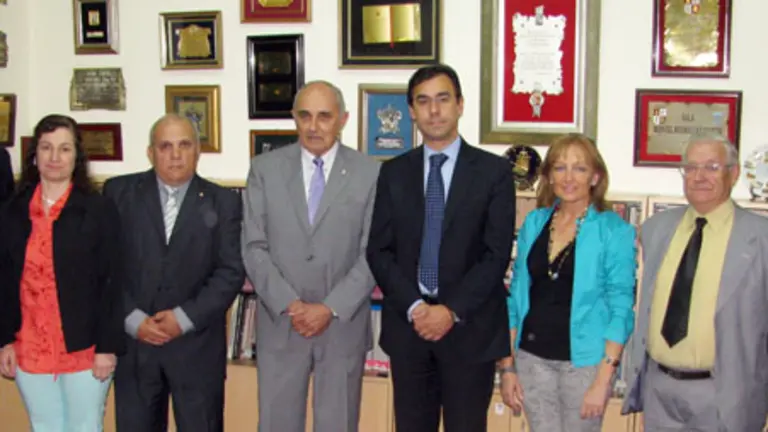 Martínez Maíllo y Bermúdez, junto a los presidentes de los centros castellanos y leoneses.