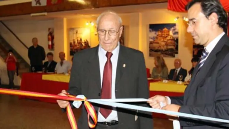  Fernando Martínez Maíllo inaugura la remodelación del Centro Zamorano de Buenos Aires, junto al presidente de la entidad, Ángel Llamas.
