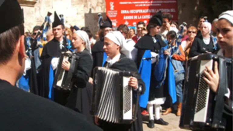  La Banda del Ayuntamiento de Oviedo, que dirige &lsquo;El Pravianu&rsquo;, en una actuaci&oacute;n en la ciudad de Valencia.