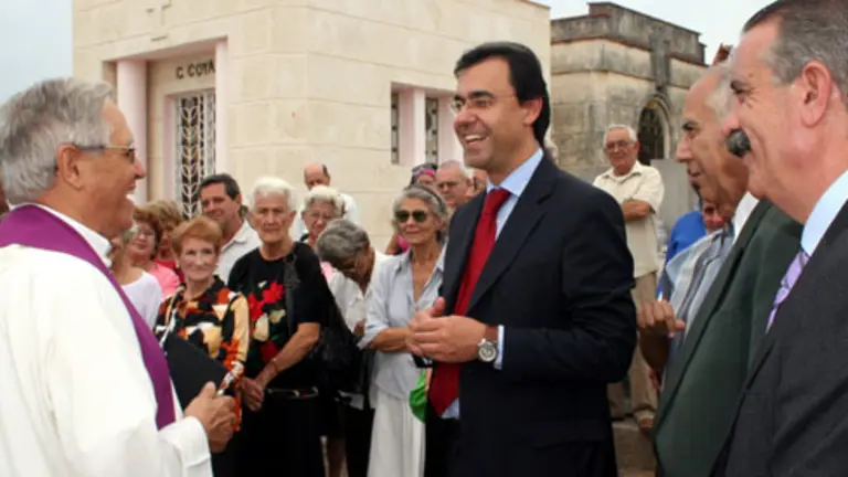  Martínez Maíllo y Manuel Uña dialogan sobre la emigración en Cuba.