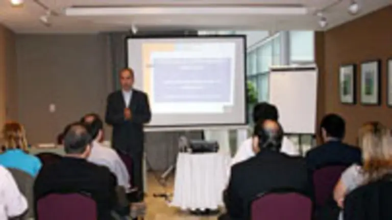 &Aacute;lvarez Lamas desarrolla los contenidos del curso, dictado en Buenos Aires.