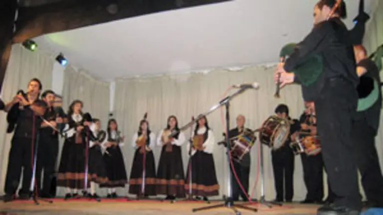  La banda de gaitas &lsquo;Irmandade&rsquo;, durante su actuaci&oacute;n.