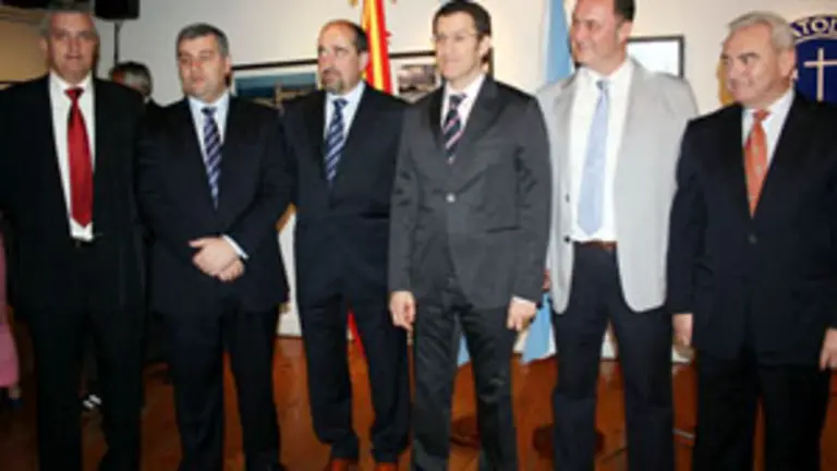  El presidente Feij&oacute;o, junto a los alcaldes de Ourens, Trabada, Barreiro y Alfoz.
