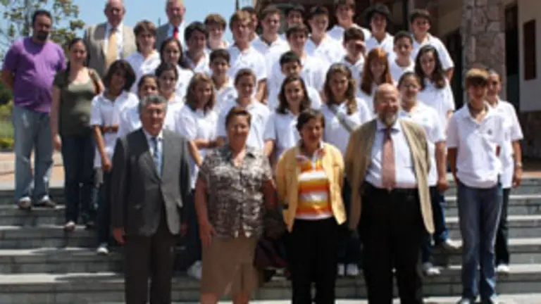 Los responsables de Emigraci&oacute;n con los j&oacute;venes descendientes de emigrantes asturianos en M&eacute;xico que participaron en &lsquo;As&iacute; es Asturias&rsquo;. 