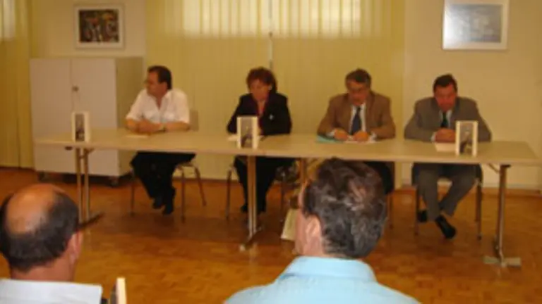 De la Cera presidi&oacute; el acto del &lsquo;D&iacute;a de les Lletres n&rsquo;l Esterior&rsquo; en Berna. 