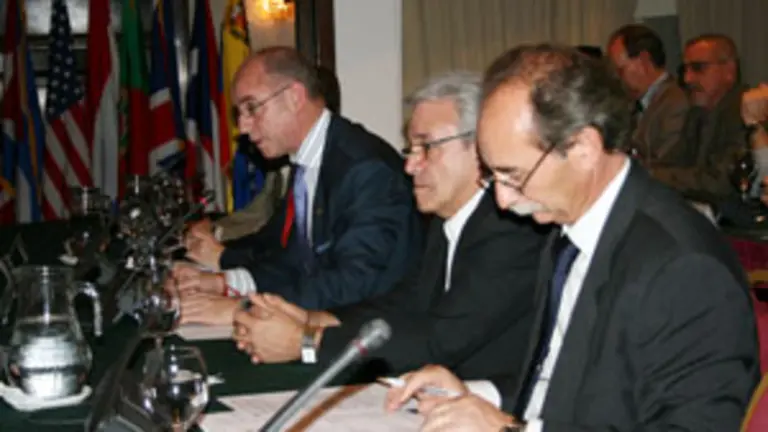  Santiago Camba en un momento de la presentaci&oacute;n de las conclusiones.