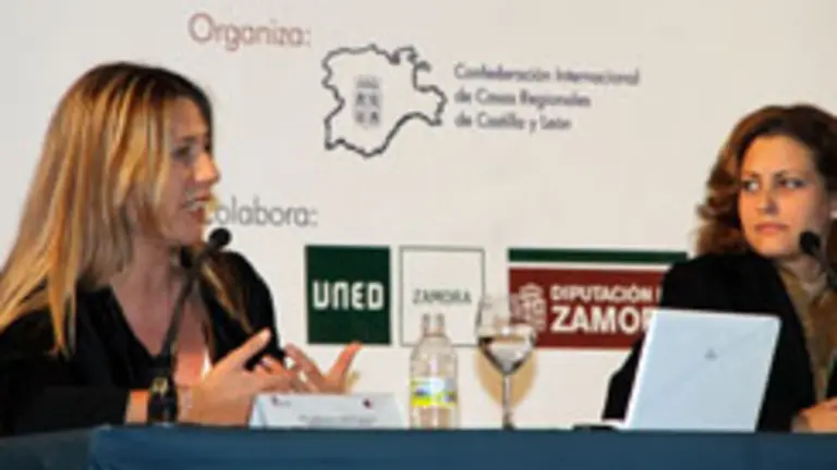 Fernanda Andrés y Dalia Cruz participaron en la mesa redonda.