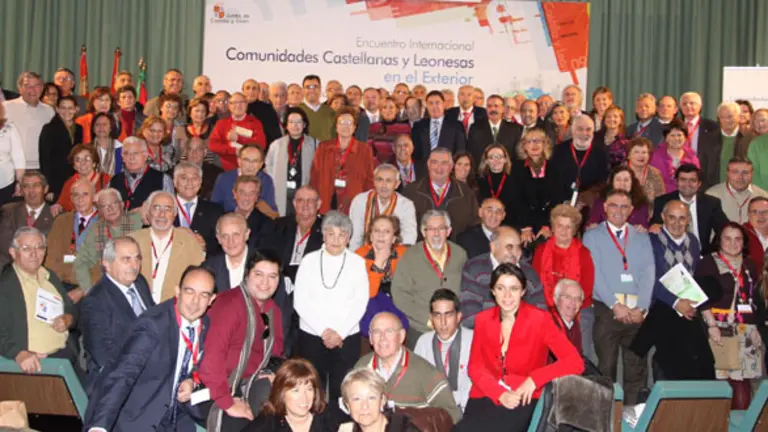 Foto de familia de los participantes en el II Encuentro Internacional de Comunidades Castellanas y Leonesas en el Exterior, celebrado en Zamora el pasado fin de semana.