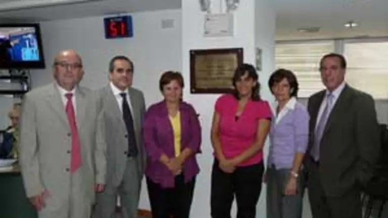  Mar&iacute;a Jos&eacute; Ramos, acompa&ntilde;ada por Ana Rivas y autoridades espa&ntilde;olas en Venezuela en la sede de la FES.