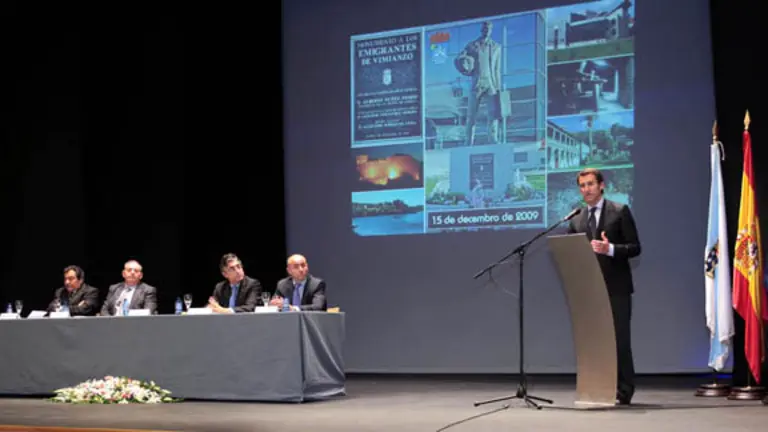 Feij&oacute;o, durante su intervenci&oacute;n en el acto de inauguraci&oacute;n del monumento.
