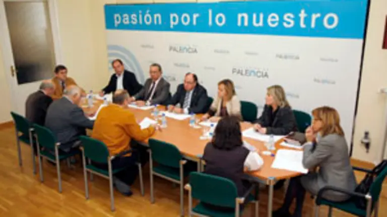 El presidente de la Diputación, Enrique Martín, presidió la reunión de la Junta de Gobierno.