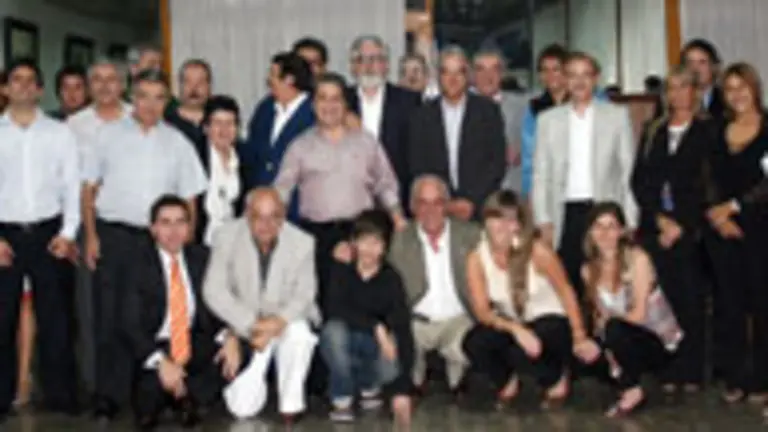 Directivos y socios de AEGA celebraron el final de a&ntilde;o con una cena que se celebr&oacute; en la Casa Galicia de Buenos Aires. 