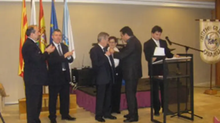  Roxelio Mart&iacute;nez recibiu a Medalla de Ouro da entidade.
