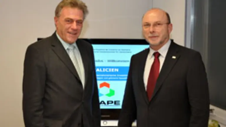  Ulrich Schneider &ndash;a la izquierda&ndash;, director del Igape para Alemania, y Matthias Wolf, presidente de la C&aacute;mara.