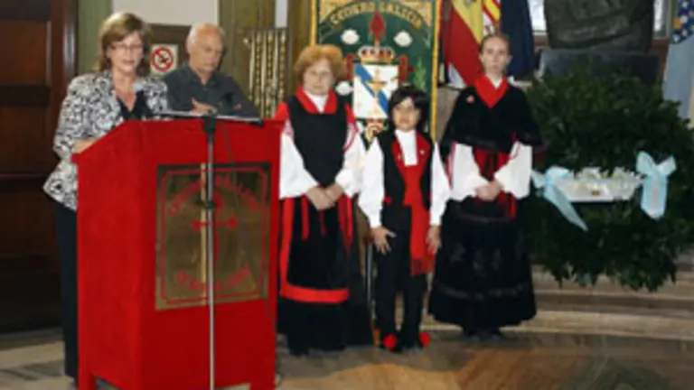  Mar&iacute;a Aurora Barbeito, durante su intervenci&oacute;n en el acto de homenaje a Castelao.