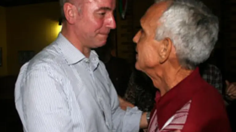  El secretario xeral de Emigraci&oacute;n, Santiago Camba, salud&oacute; a Antonio Mart&iacute;nez y se interes&oacute; por el trabajo de la sociedad, durante su reciente visita a Cuba.