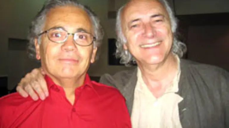 Amancio Prada, junto a Edmundo Moure.