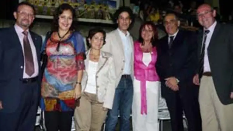  Juan Santana Reyes, Kalia Ayala Quiñones, Esther Novo Pérez, Pedro Zerolo, Arcilia Díaz, presidenta del HCV; Jacinto Pérez Acosta y Manuel Luis Rodríguez González.