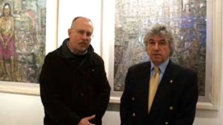  Celso Varela y el director de la galer&iacute;a.