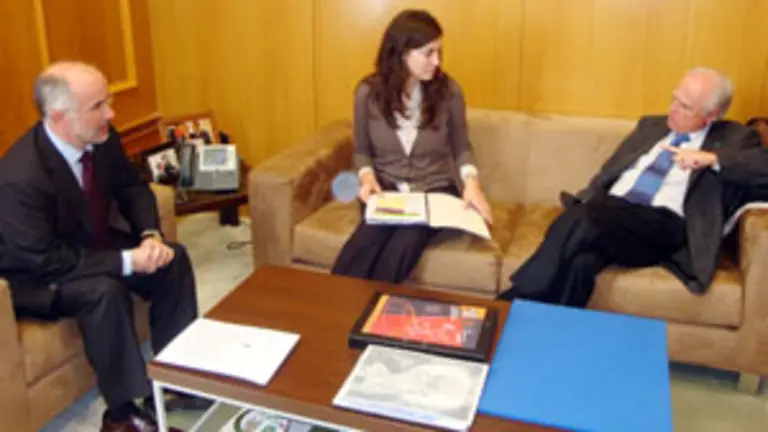  Castelao Braga&ntilde;a &ndash;dcha.&ndash; con Jos&eacute; Juan Dur&aacute;n, la pasada semana durante la reuni&oacute;n en la Diputaci&oacute;n.