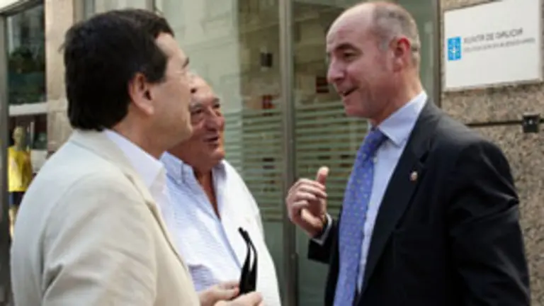  Santiago Camba, con Jos&eacute; Vila Al&eacute;n, presidente del &lsquo;Centro Galicia&rsquo;, y Rogelio Ucha, durante su visita a Buenos Aires.