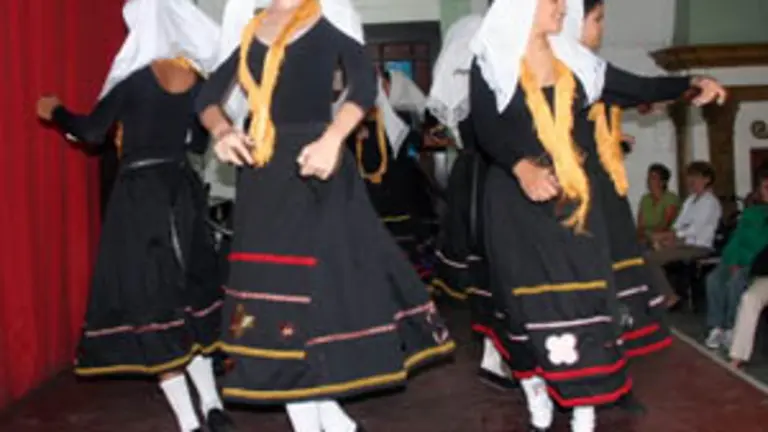  Un momento del baile con motivo del 88º aniversario.