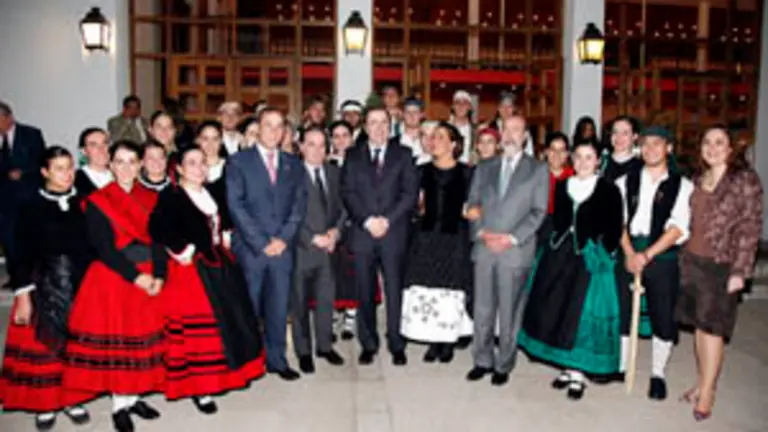  Juan Vicente Herrera visitó a los emigrantes en Santiago de Chile en el año 2009.