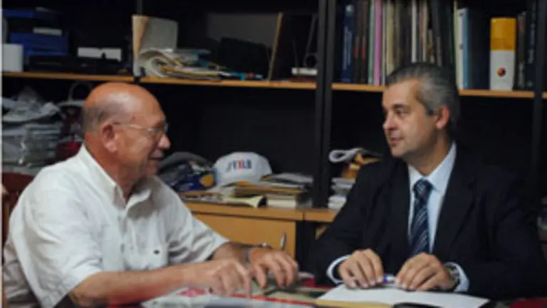  L&oacute;pez Dobarro y Busto Moreira, durante la reuni&oacute;n que mantuvieron.