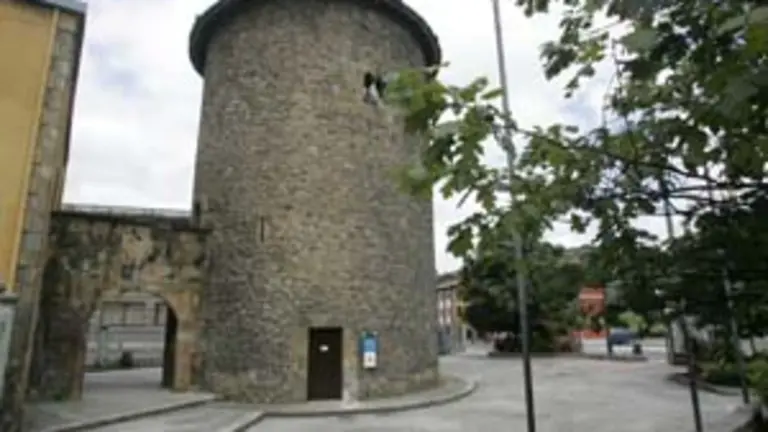  La Torre de la Quintana, el emplazamiento elegido para el Museo de la Emigraci&oacute;n Langreana.    