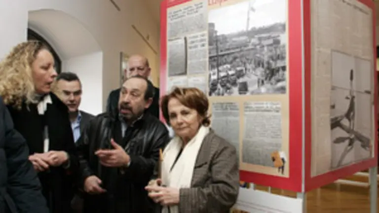  Noem&iacute; Mart&iacute;n, Paz Fern&aacute;ndez Felgueroso y Jes&uacute;s Montes Estrada, durante la inauguraci&oacute;n de la muestra.