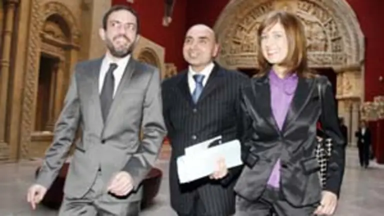  Ignacio Santos, Manuel Casti&ntilde;eiras y Carmen Pardo, durante la inauguraci&oacute;n de la muestra en Par&iacute;s.