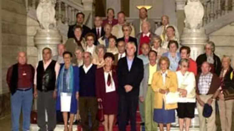  Varios &lsquo;Ni&ntilde;os de la Guerra&rsquo; asturianos, durante una visita al Principado.