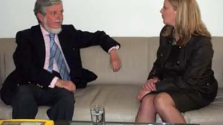  El embajador Manuel Abaldart recibió a la consejera Pilar del Olmo.