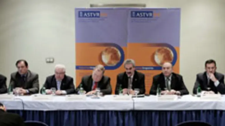  Una reuni&oacute;n de la Sociedad de Promoci&oacute;n Exterior, promotora de distintas actividades comerciales. 