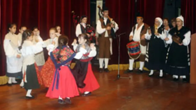  La actuaci&oacute;n del grupo infantil de baile del Centro Asturiano de Buenos Aires.