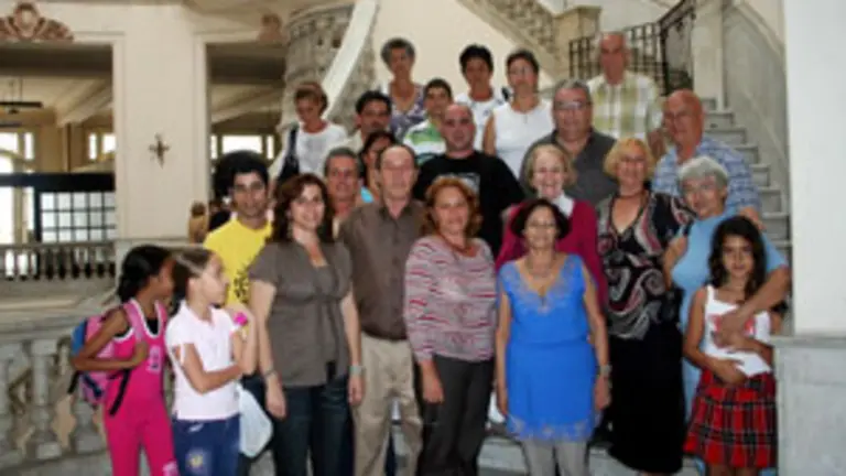  Icelda Tamayo &ndash;en el centro&ndash;, con la Junta Directiva de &lsquo;Hijos de Lal&iacute;n&rsquo; en el Centro Gallego de La Habana.